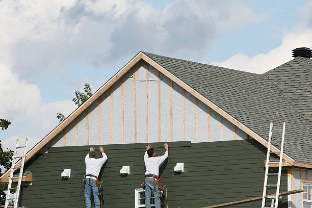 Professional Vinyl Siding technician working in Georgetown, MA